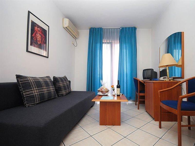 Hotel Aquamarin Budva Bagian luar foto