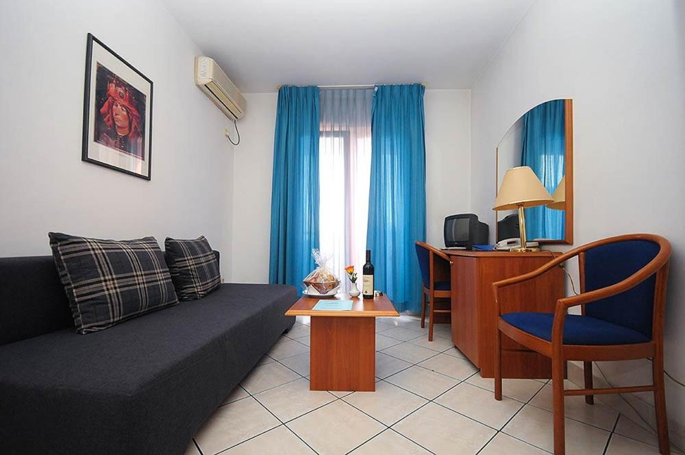Hotel Aquamarin Budva Bagian luar foto
