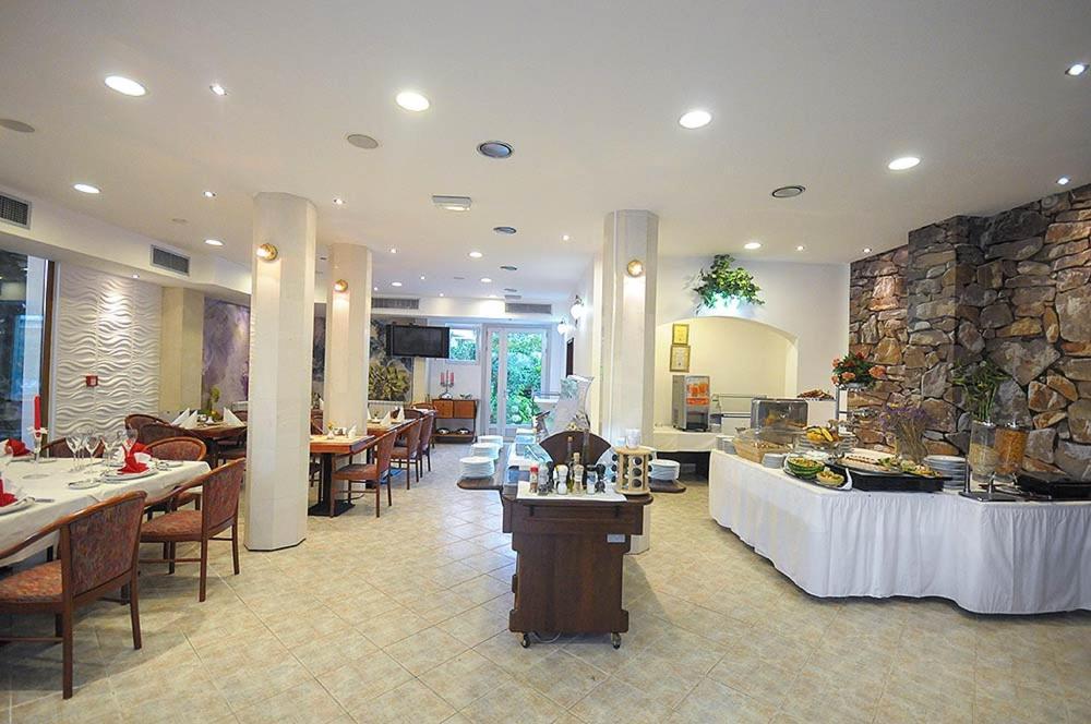 Hotel Aquamarin Budva Bagian luar foto